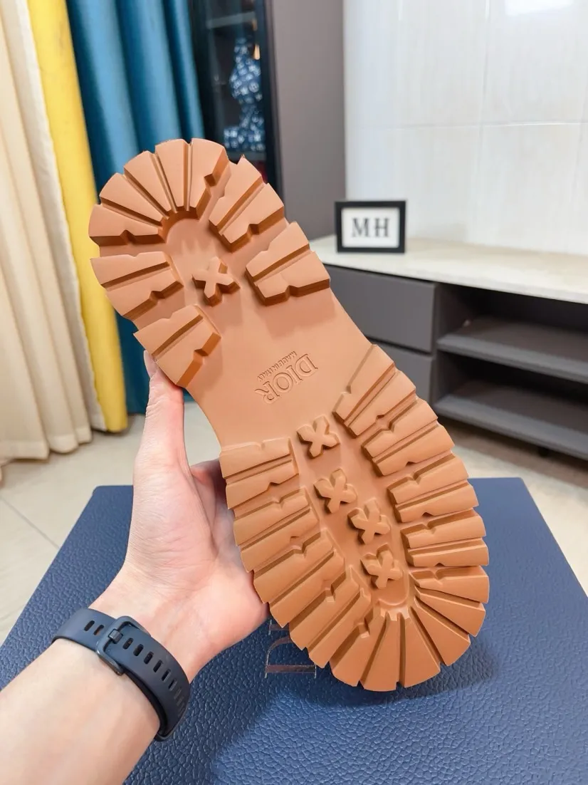 Men's shoes 💰580🌹🌹[Dior] Dior's new high-top imported nubuck leather ➕ cowhide lining, designed by European and American masters, perfect shape to create counter quality, solid color raw and wear-resistant outsole, original quality, unique and beautiful design, super versatile and very comfortable. High-end without losing taste, fashionable, cold-proof and warm! Absolute focus 39-44 size 38 45 customized